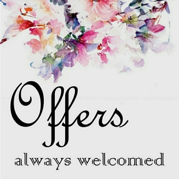 Victoria's Wardrobe & Closet 🌻🦋🌸 - Picture 4 of 9